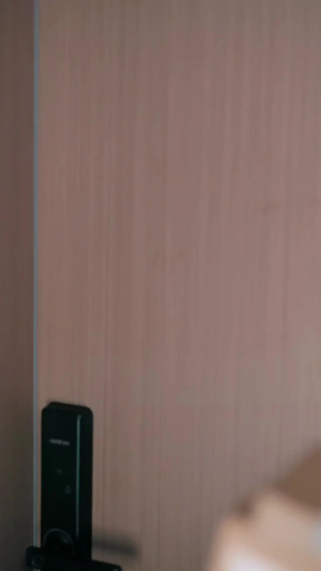 Episode 11 of Red Carpet, Hot Kiss