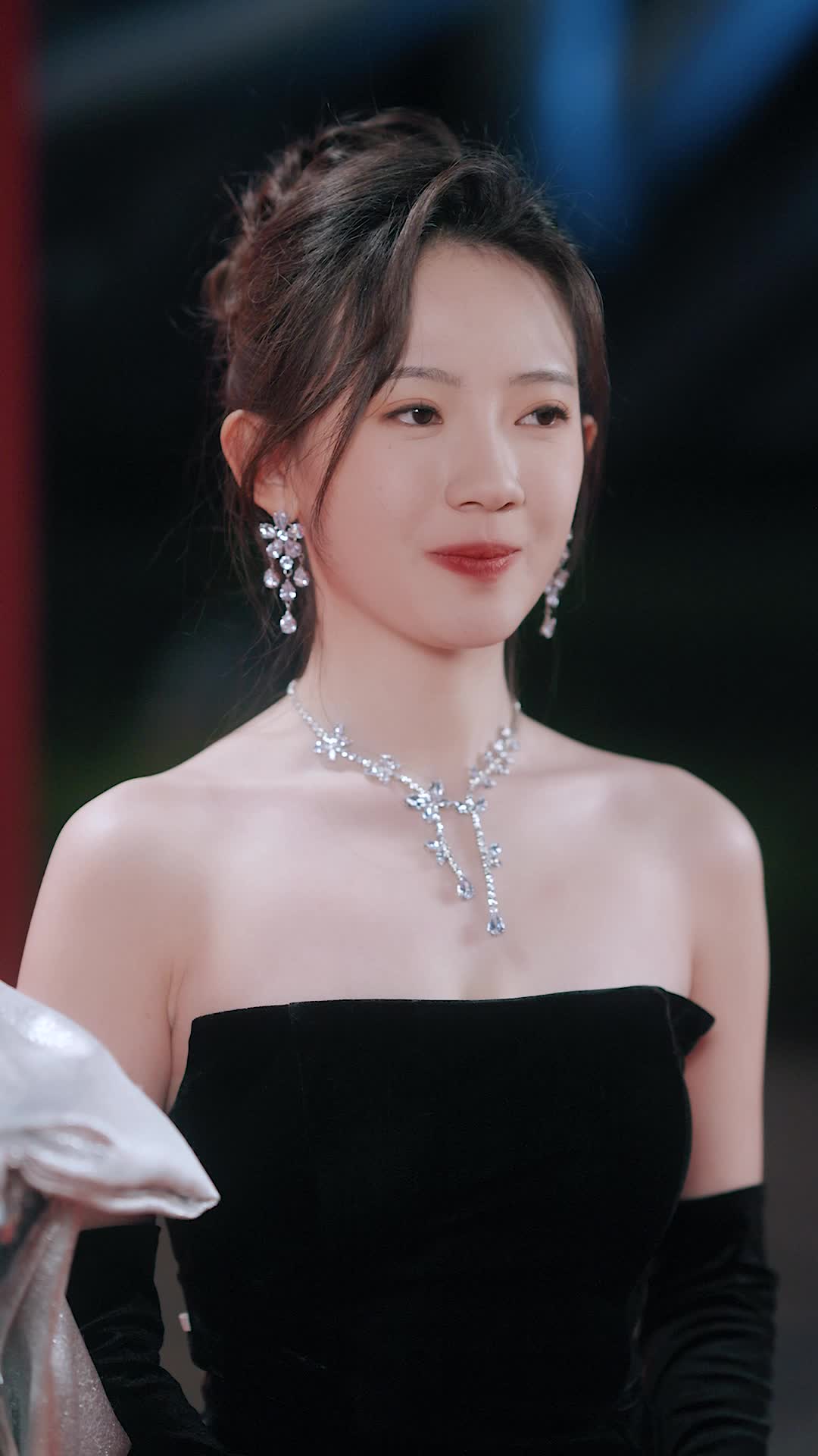 Episode 2 of Red Carpet, Hot Kiss