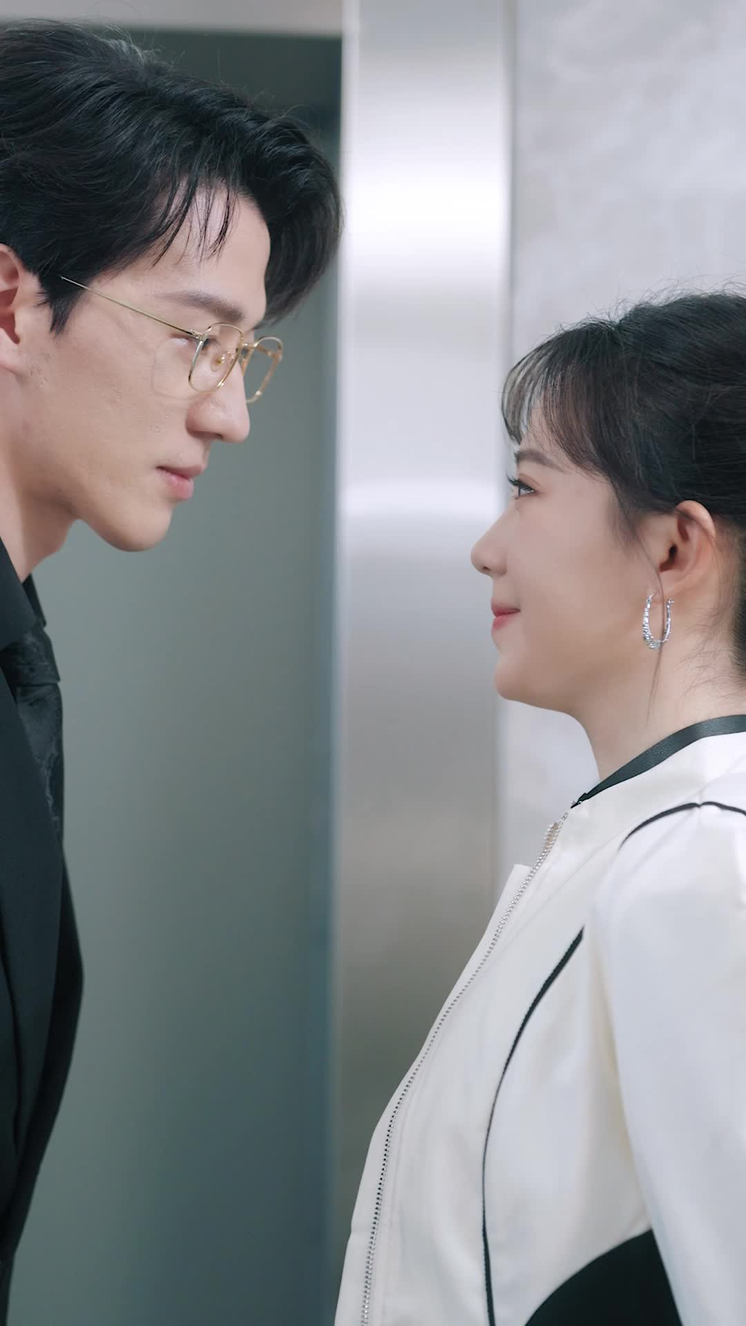 Episode 22 of Red Carpet, Hot Kiss