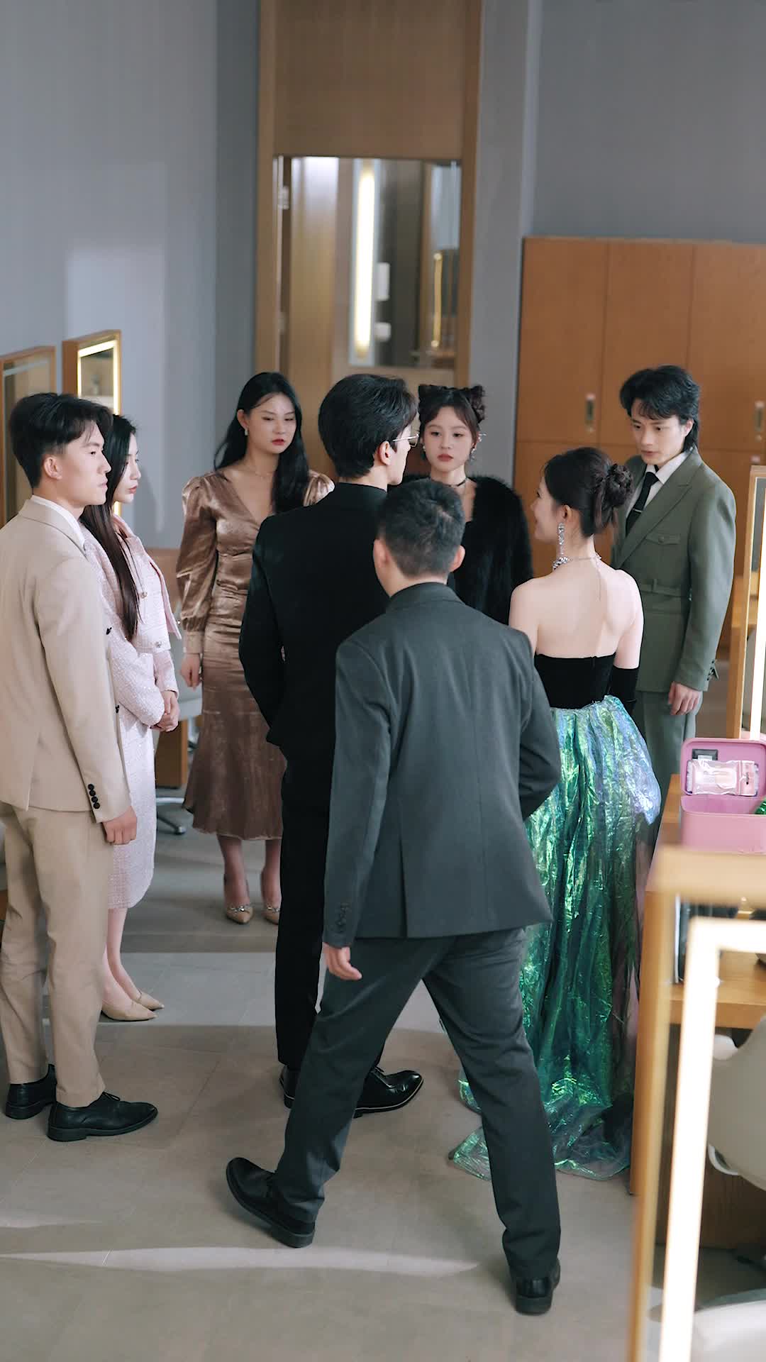 Episode 28 of Red Carpet, Hot Kiss