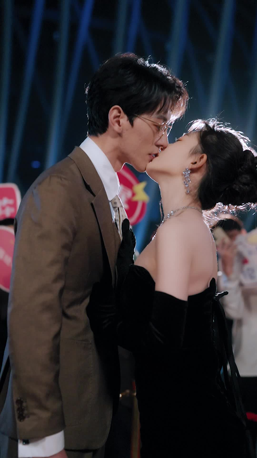 Episode 3 of Red Carpet, Hot Kiss