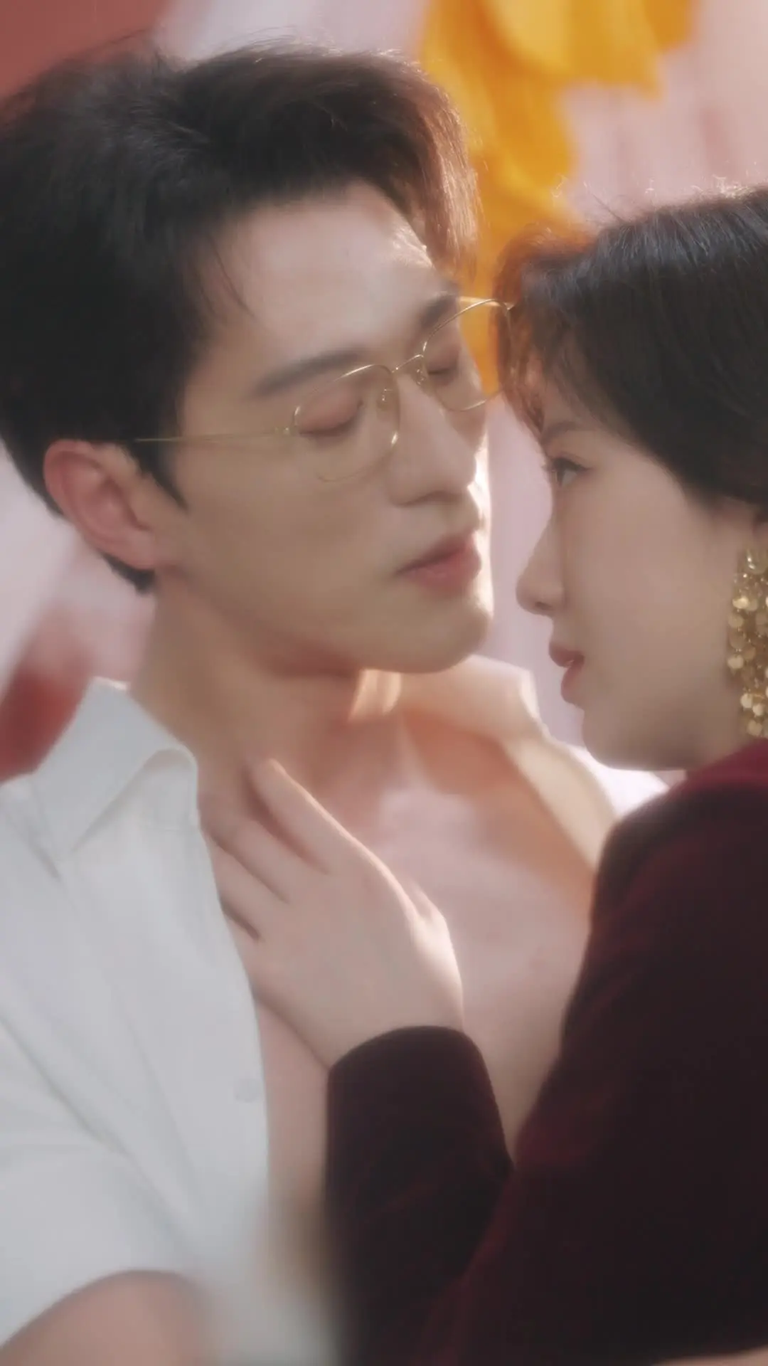 Episode 32 of Red Carpet, Hot Kiss