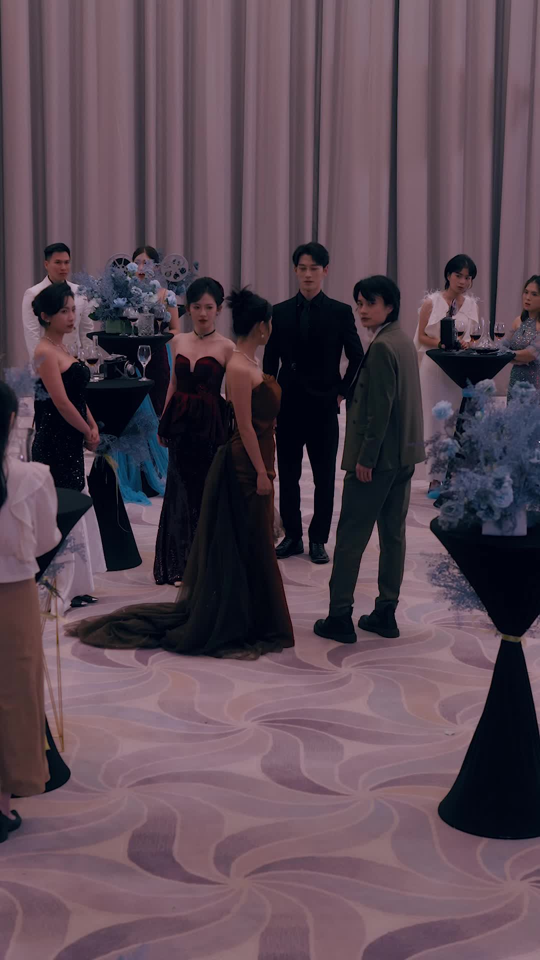 Episode 34 of Red Carpet, Hot Kiss