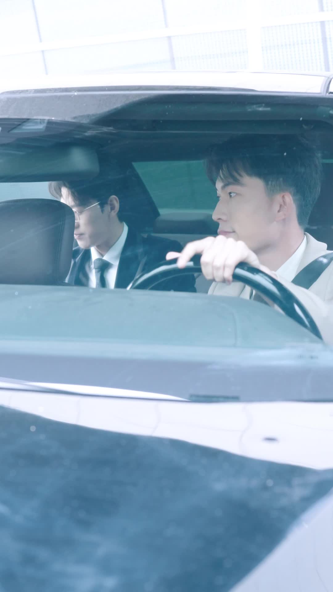 Episode 36 of Red Carpet, Hot Kiss
