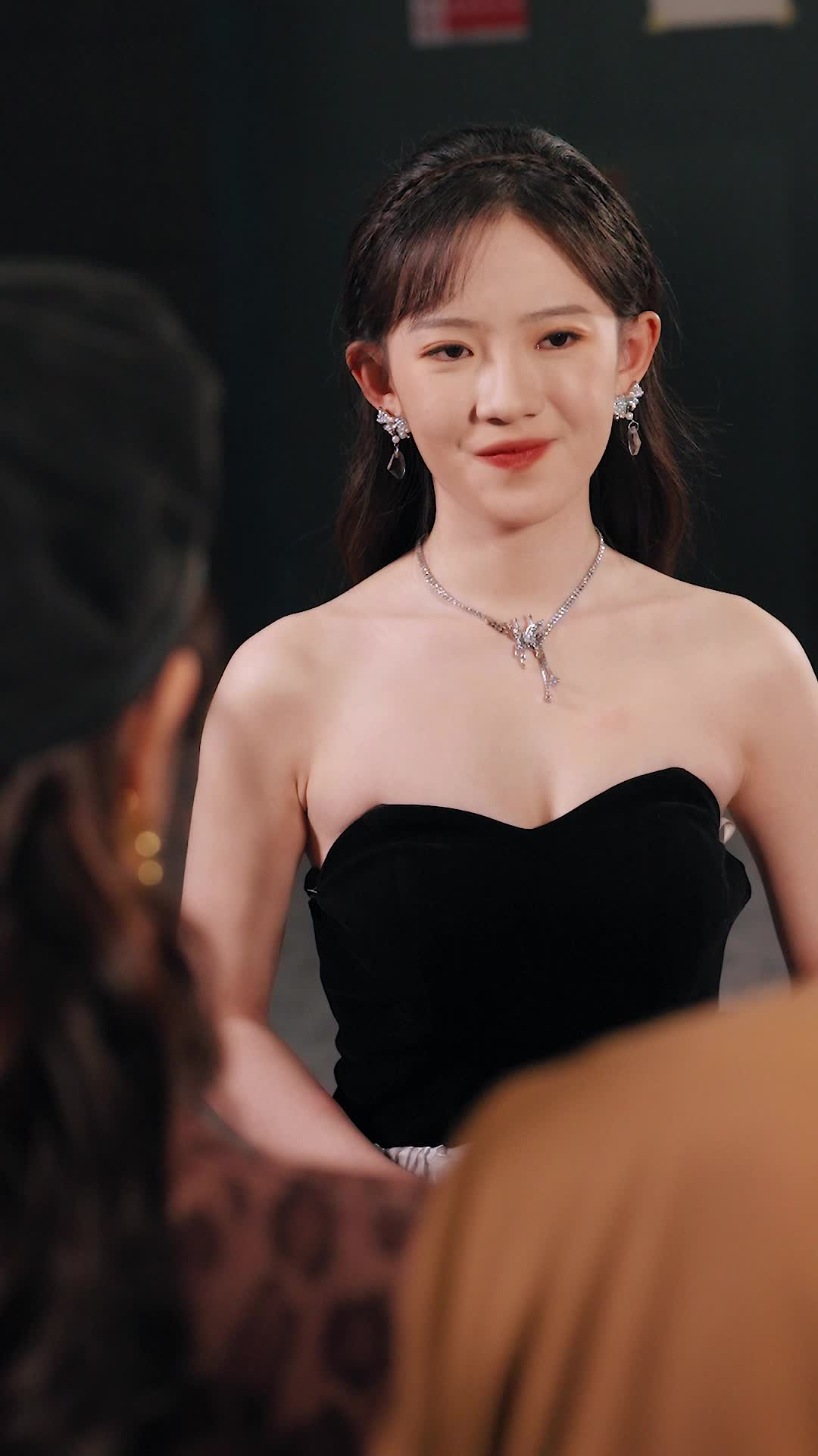 Episode 39 of Red Carpet, Hot Kiss