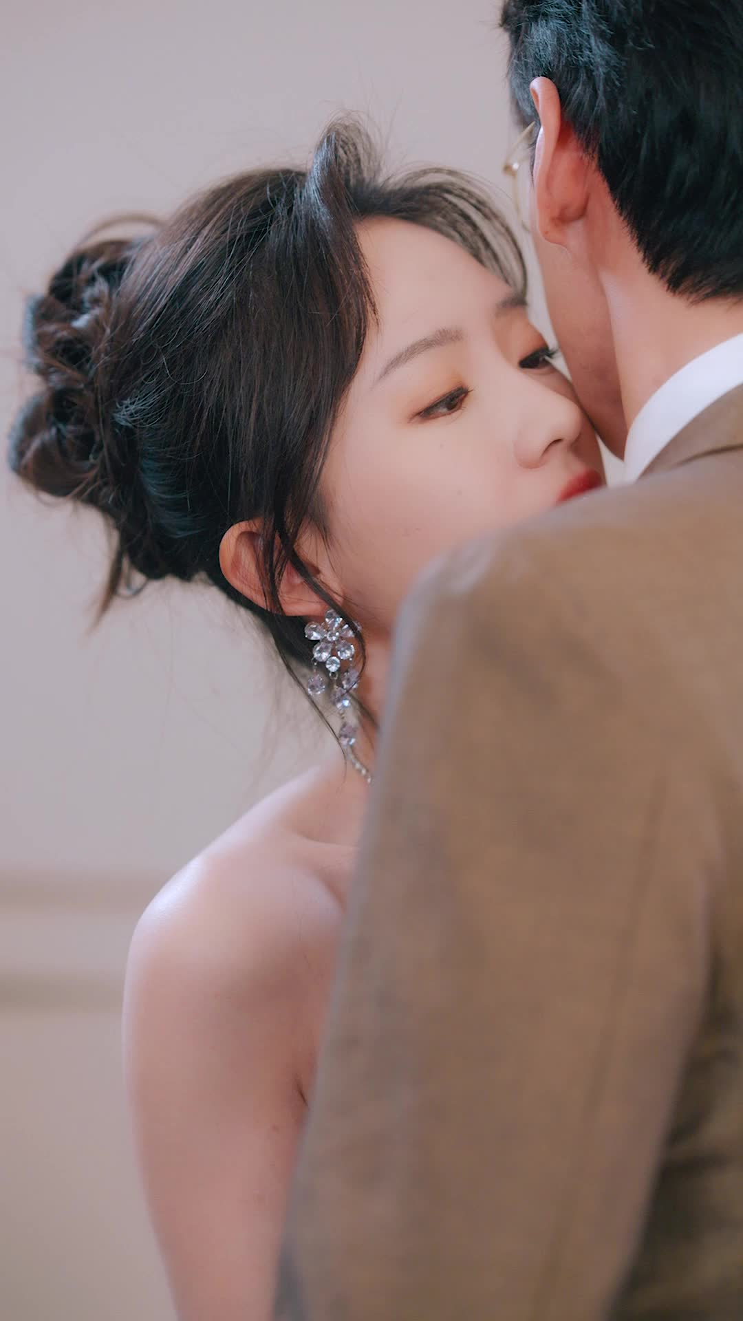 Episode 4 of Red Carpet, Hot Kiss