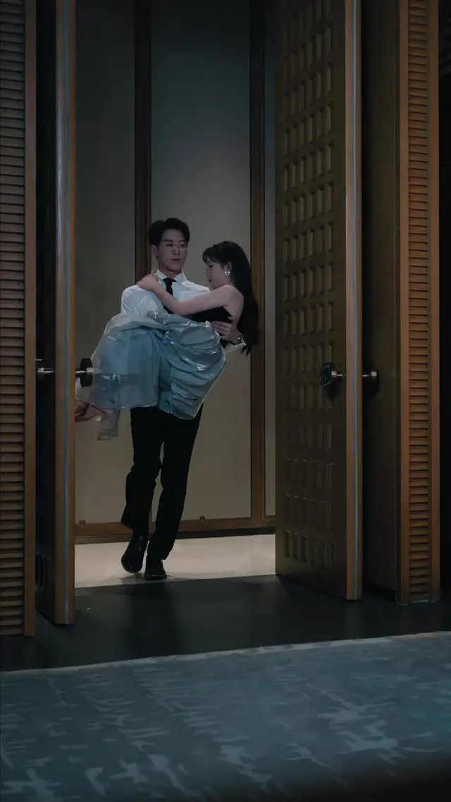 Episode 42 of Red Carpet, Hot Kiss