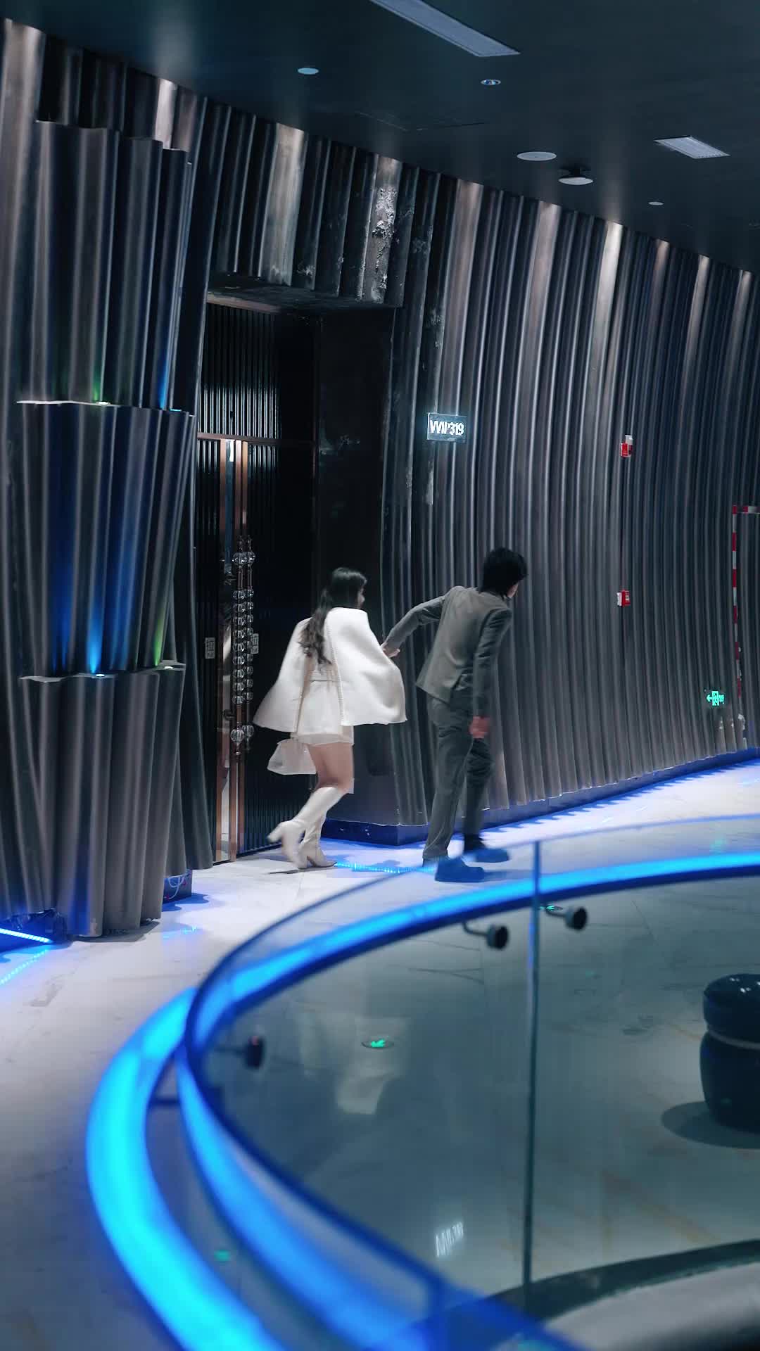 Episode 61 of Red Carpet, Hot Kiss
