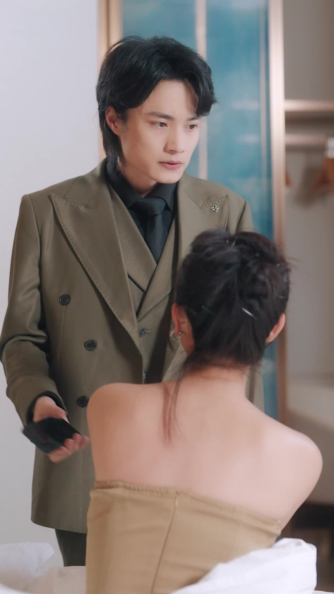 Episode 73 of Red Carpet, Hot Kiss