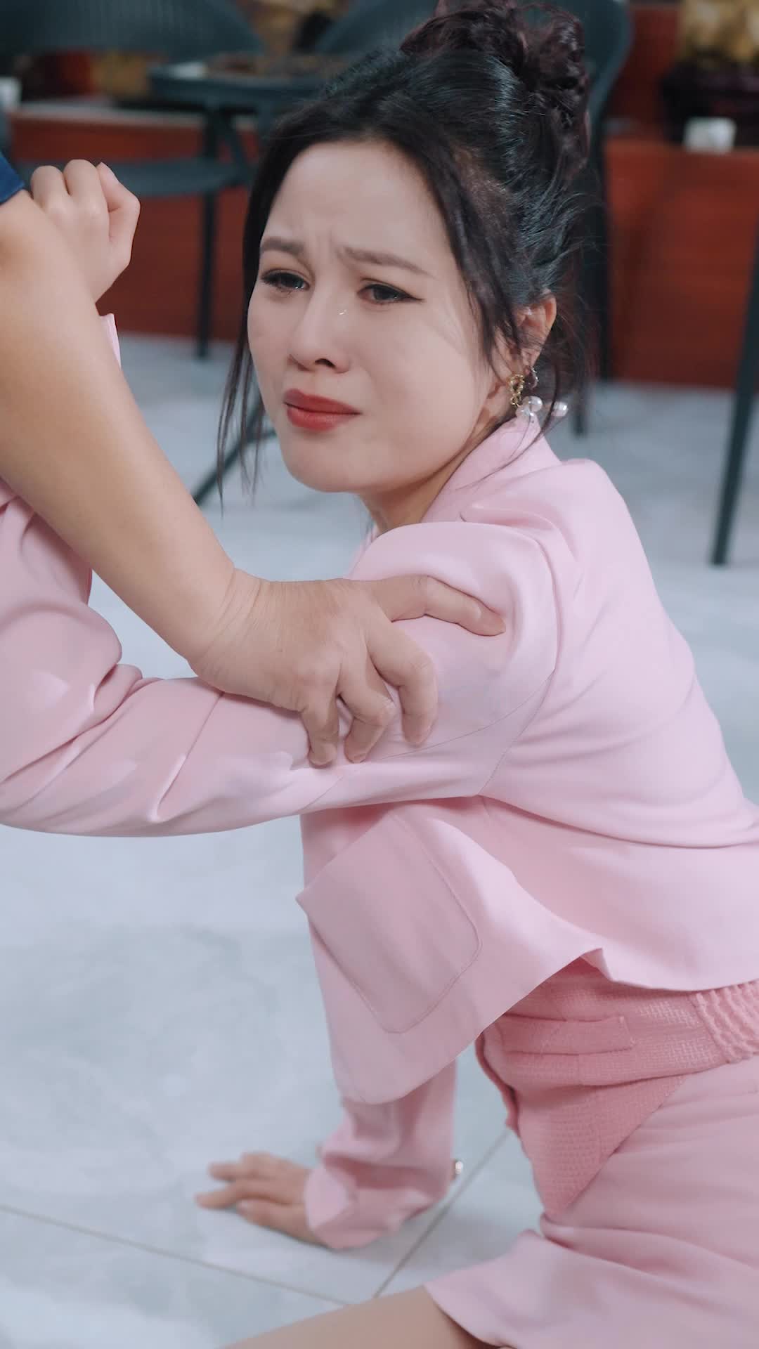 Episode 79 of Red Carpet, Hot Kiss