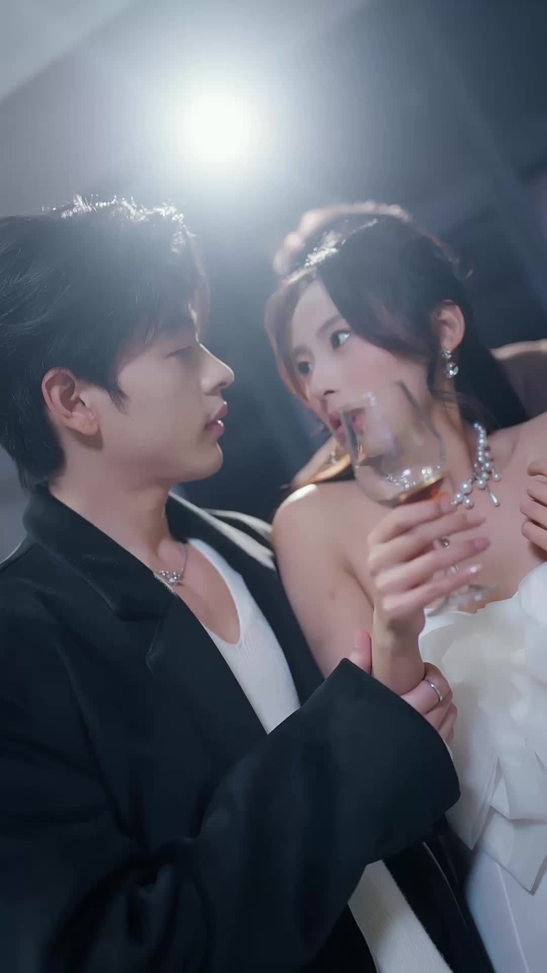 Episode 32 of Reunion in the Vanity Fair