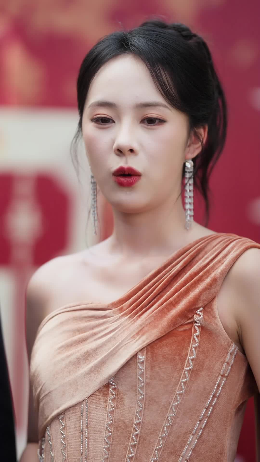 Episode 33 of Revenge Heiress