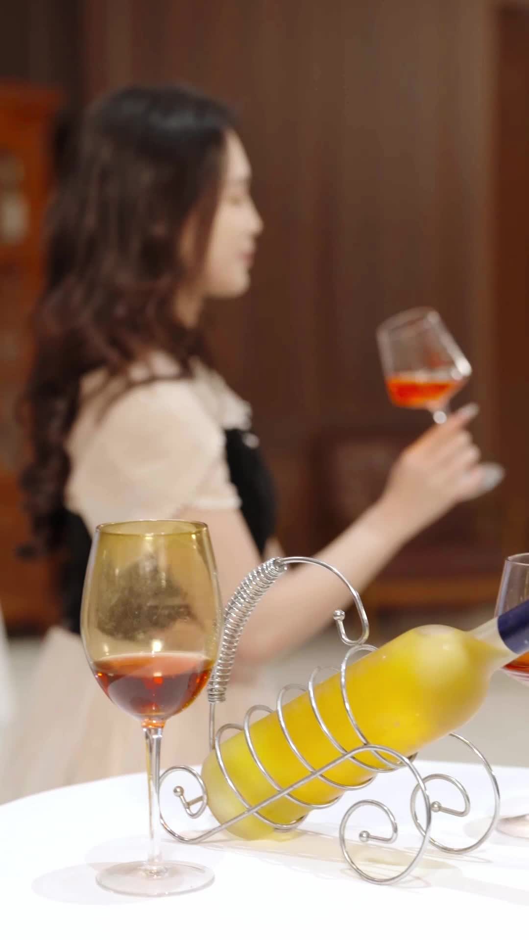 Episode 42 of Runaway Gold Digger and Obsessed Heir