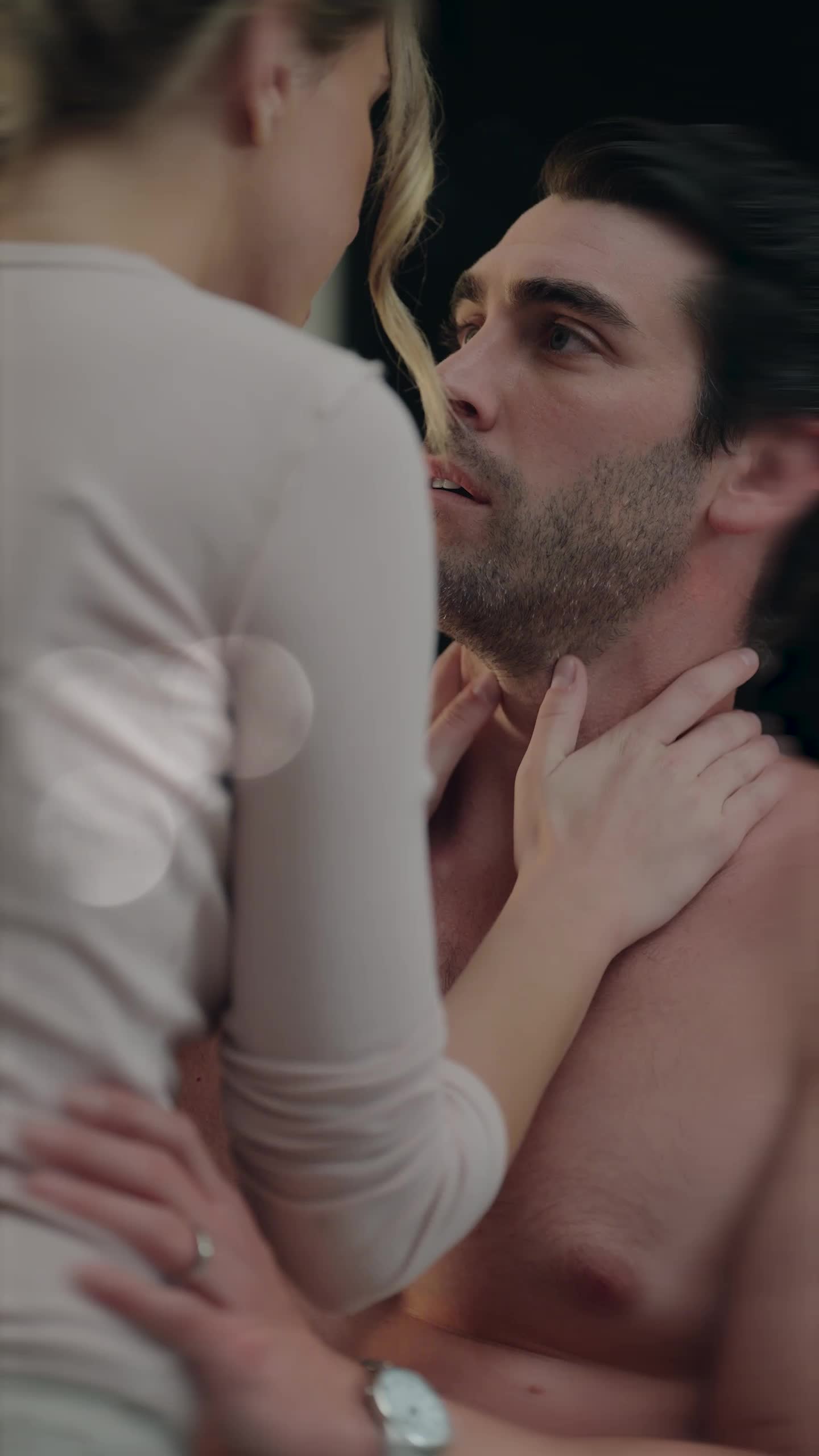 Episode 34 of Runaway Single Mom, Safe in His Arms