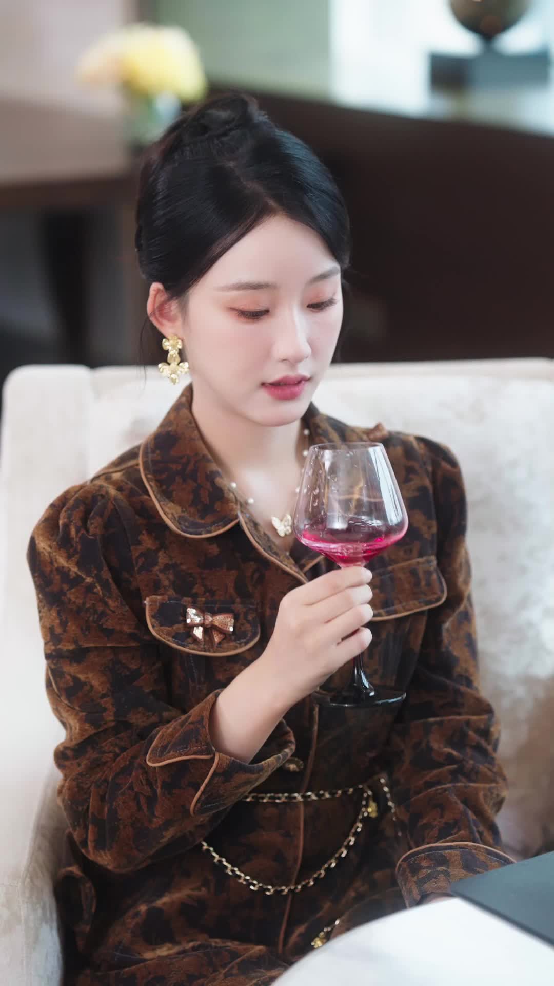 Episode 48 of Sassy Wife & Mischievous Guard