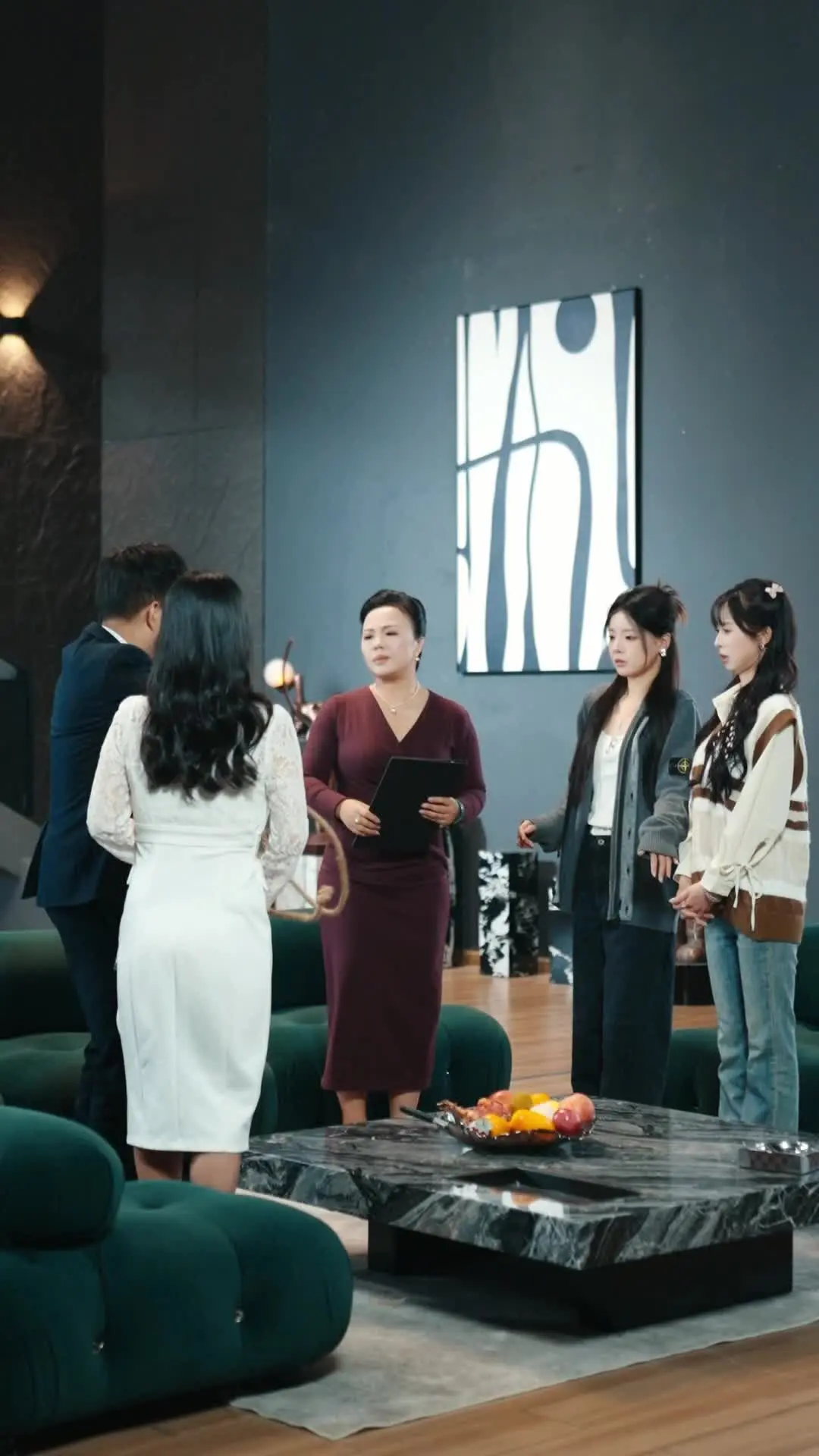 Episode 22 of Sister Pact, Love's Contract