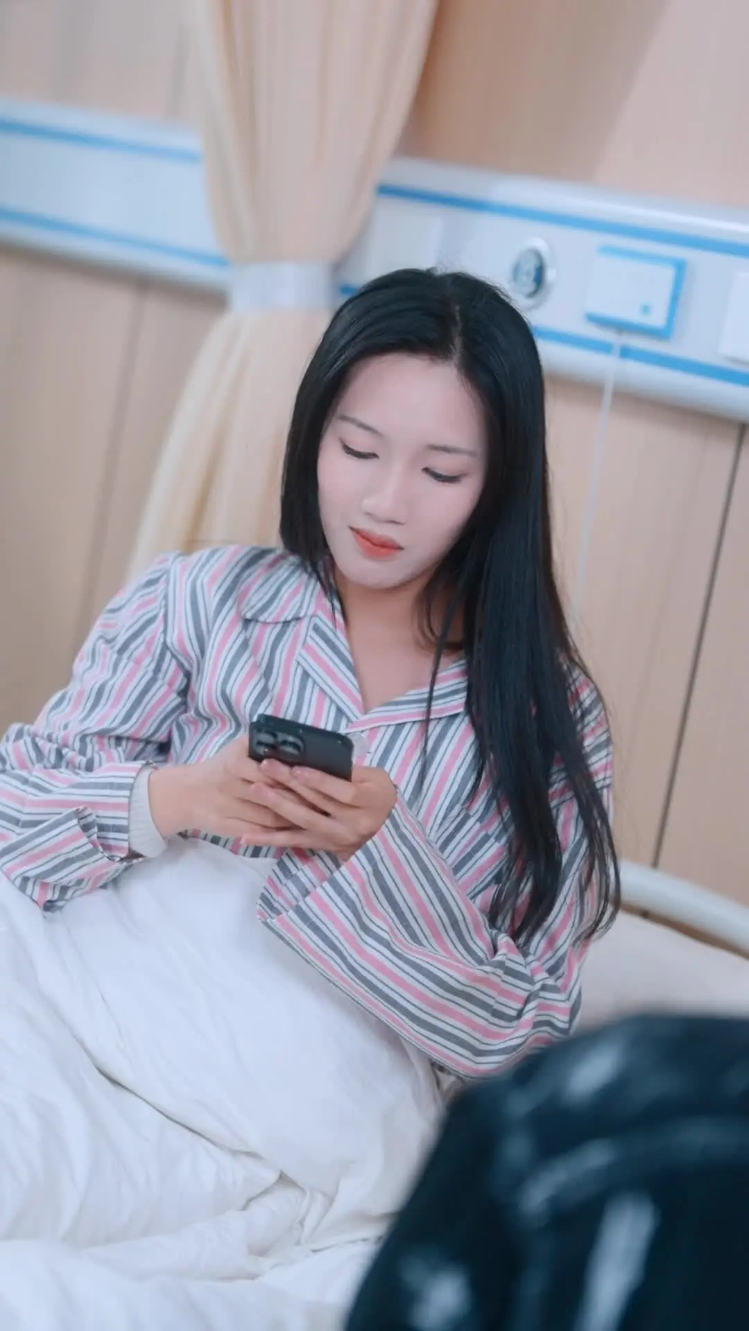 Episode 33 of Sister Pact, Love's Contract