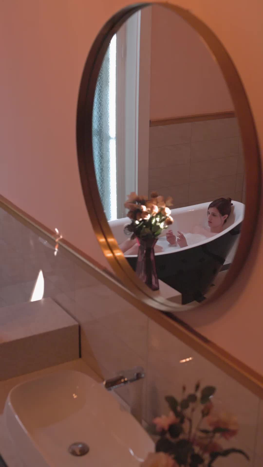 Episode 50 of Succession: Beauty and the Billionaire