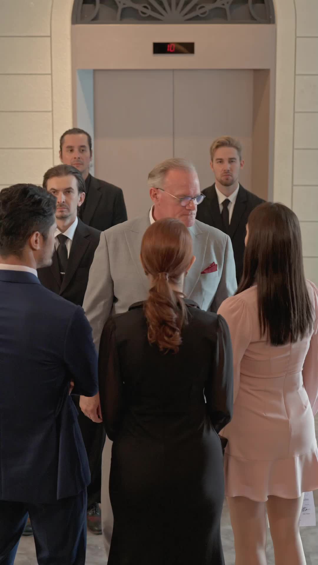 Episode 71 of Succession: Beauty and the Billionaire