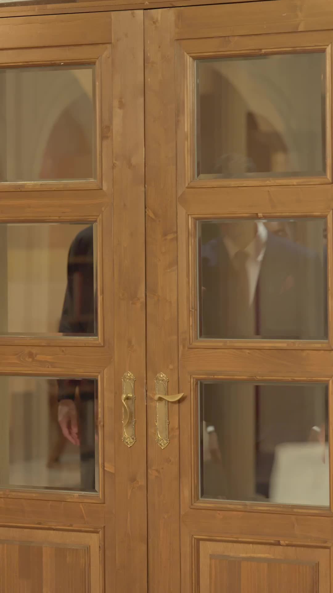 Episode 90 of Succession: Beauty and the Billionaire