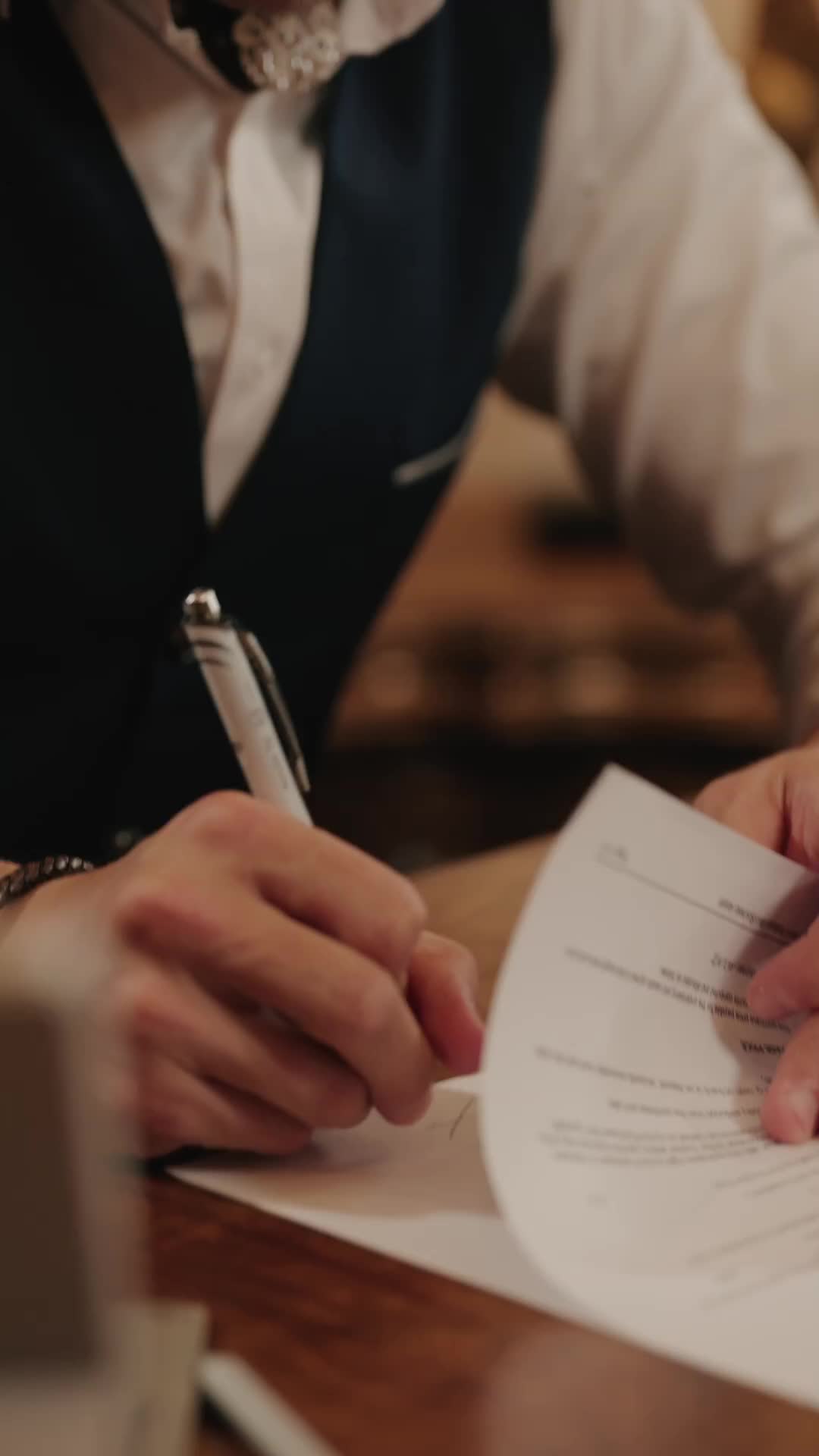 Episode 1 of The Betrayed Mother is the Divine Heiress