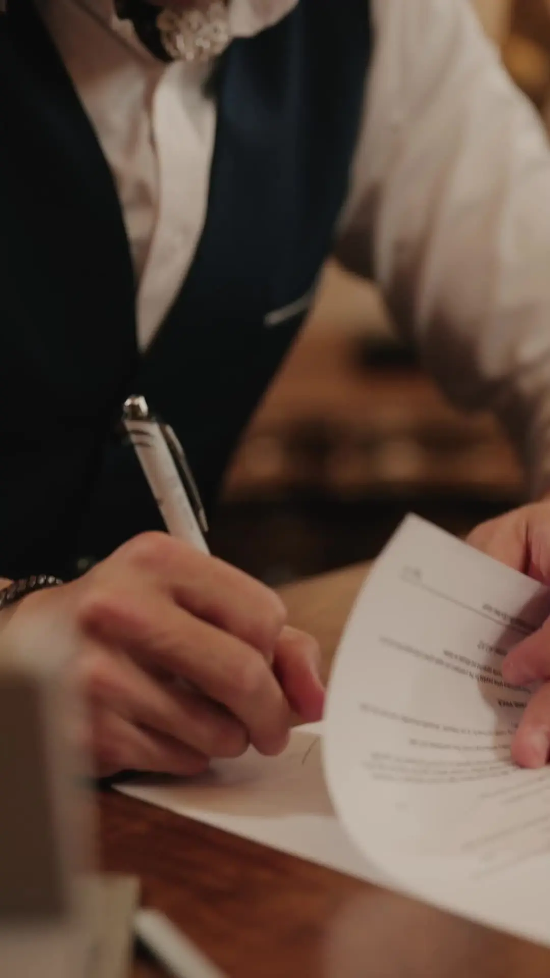 Episode 1 of The Betrayed Mother is the Divine Heiress