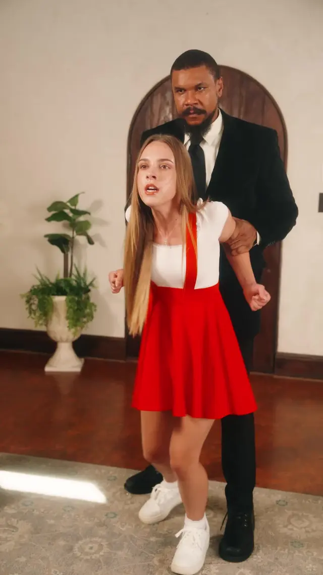 Episode 33 of The Billionaire Married a Homeless Girl