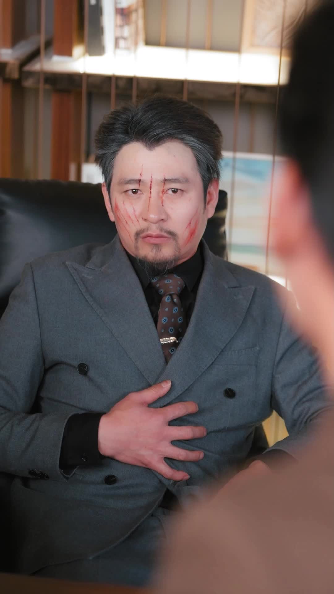 Episode 44 of The Bodyguard Who Ruled Fate