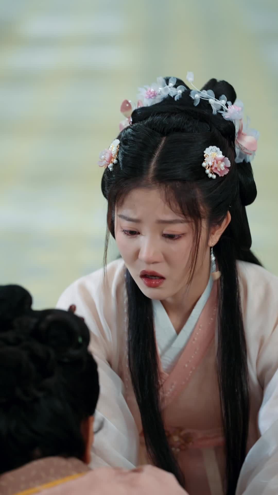 Episode 14 of The Bride Hides a Crown No One Sees