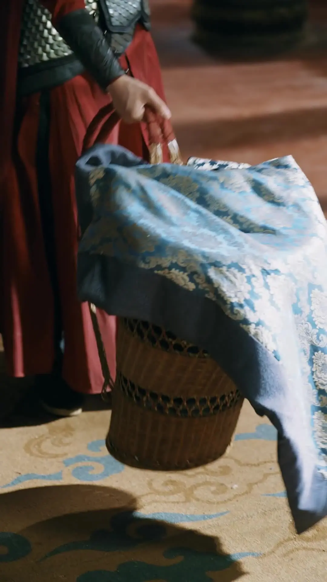 Episode 42 of The Bride Hides a Crown No One Sees