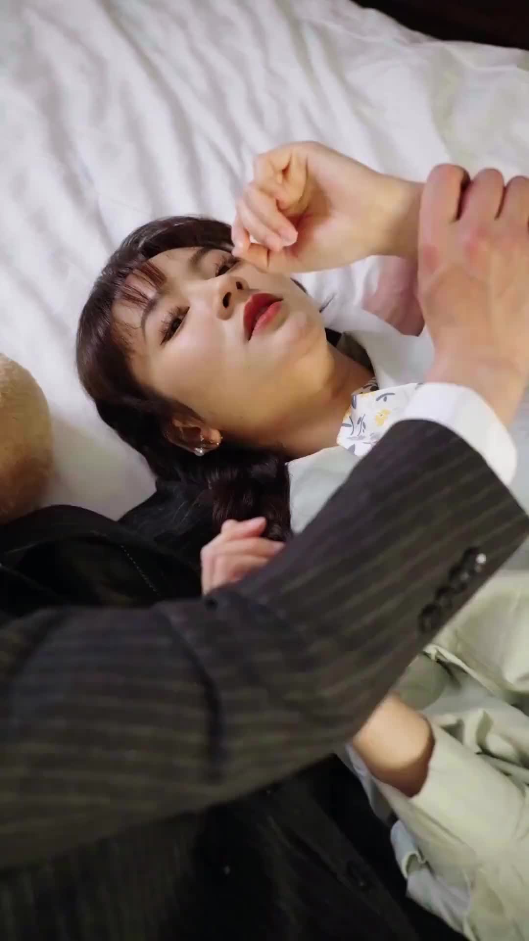 Episode 25 of The CEO Married the Wrong Woman