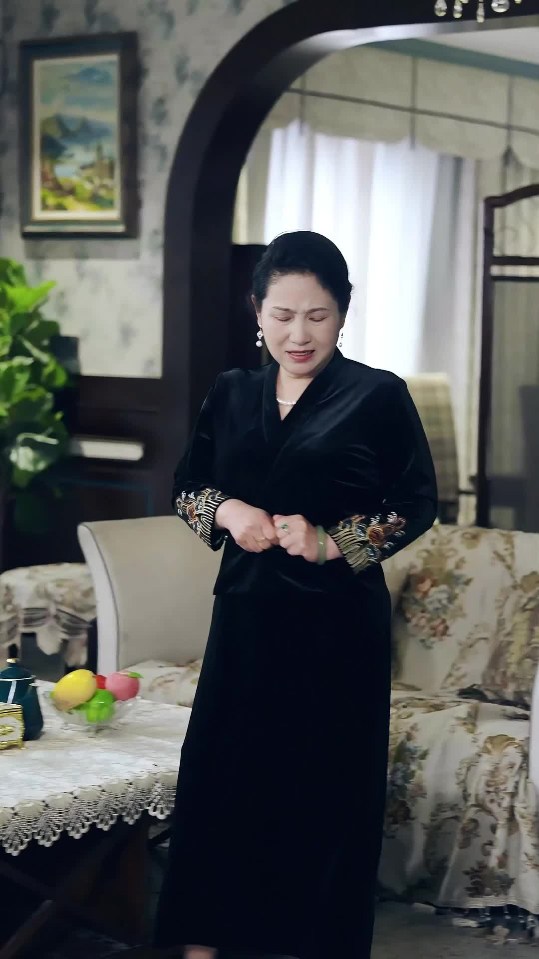 Episode 25 of The Chic Mom Returns