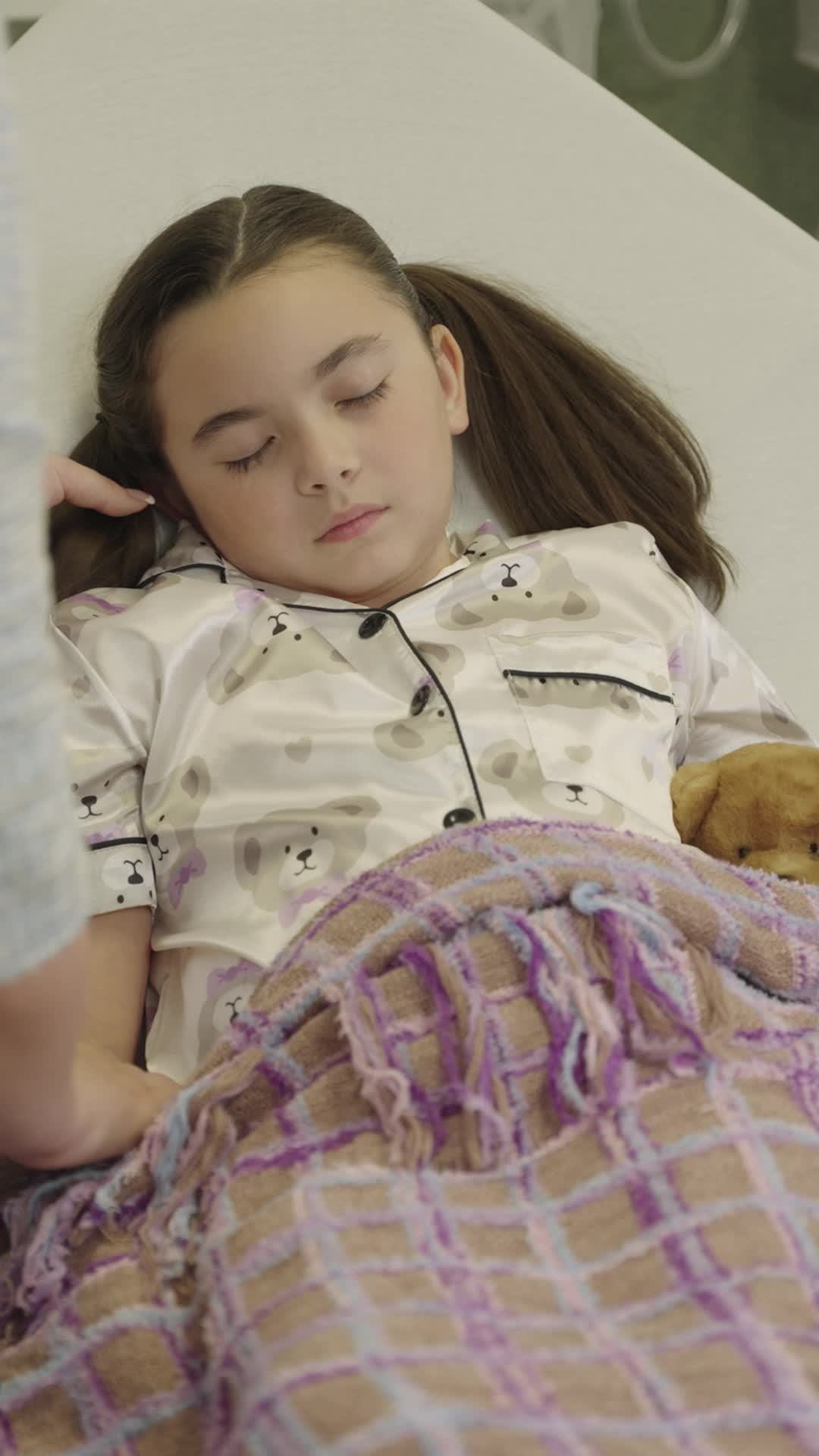 Episode 9 of The Divorced Wife is a Genius Surgeon