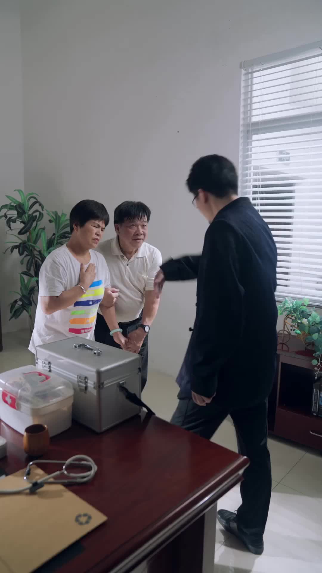 Episode 17 of The Foolish Stand-in Bride Is a Boss