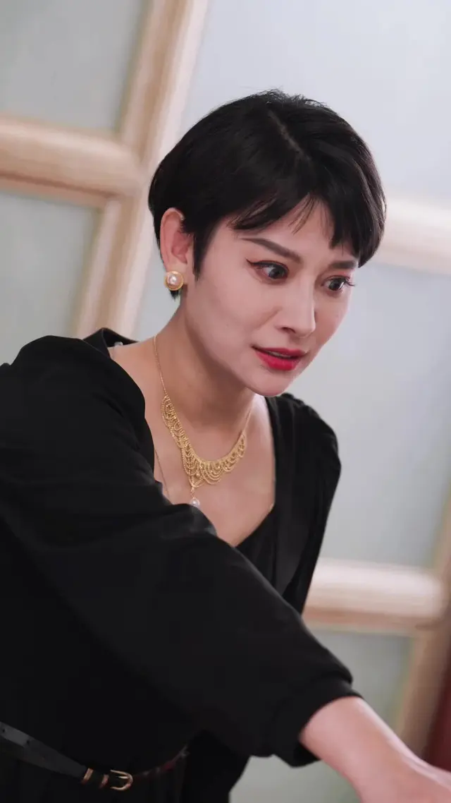 Episode 18 of The Foolish Stand-in Bride Is a Boss