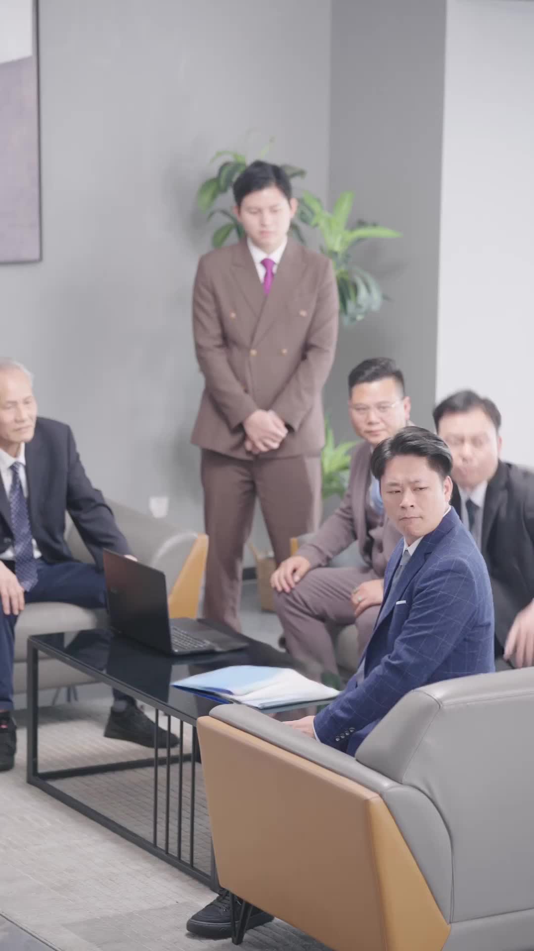 Episode 48 of The Foolish Stand-in Bride Is a Boss