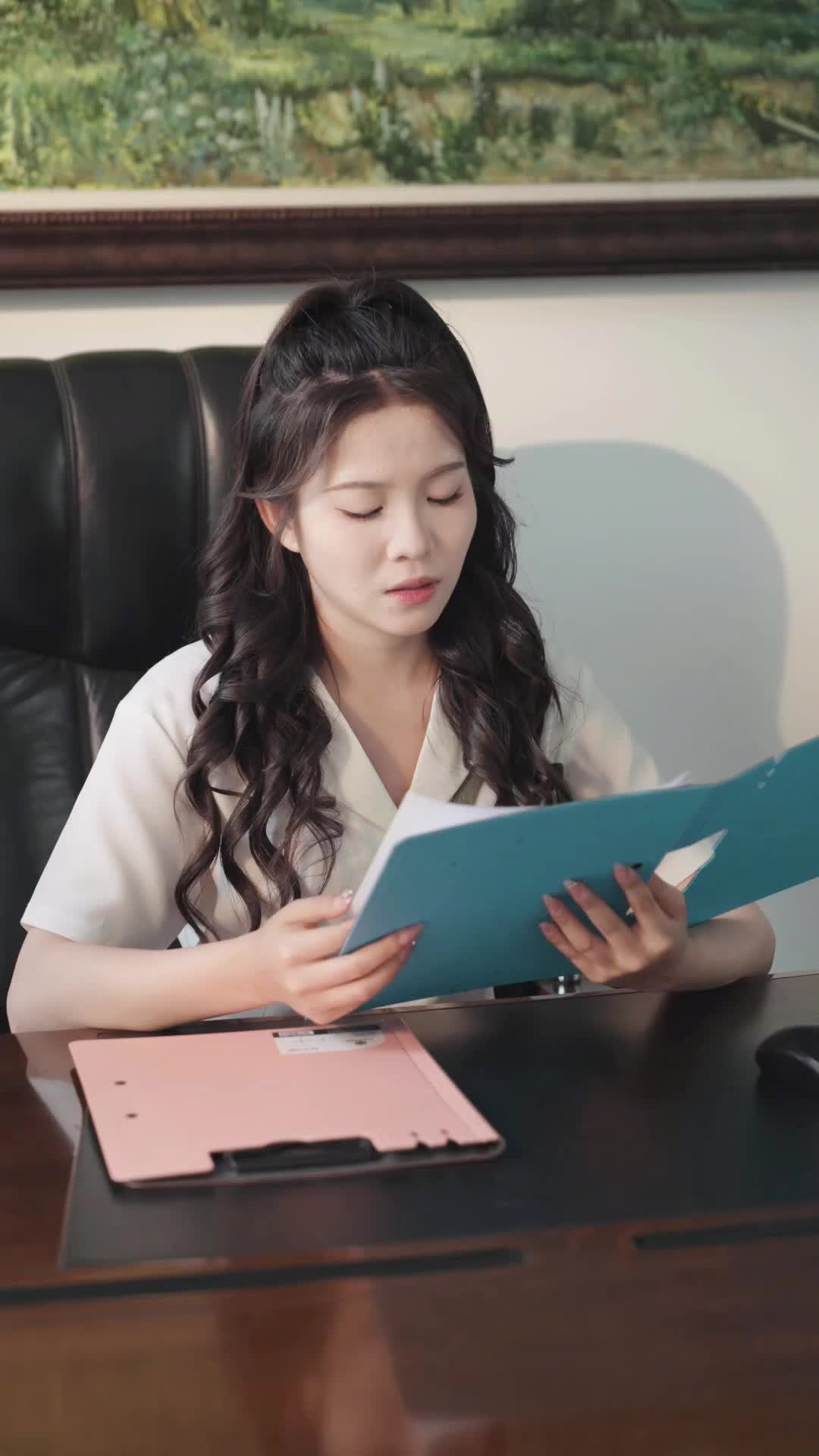 Episode 33 of The Heiress Can't Catch a Break