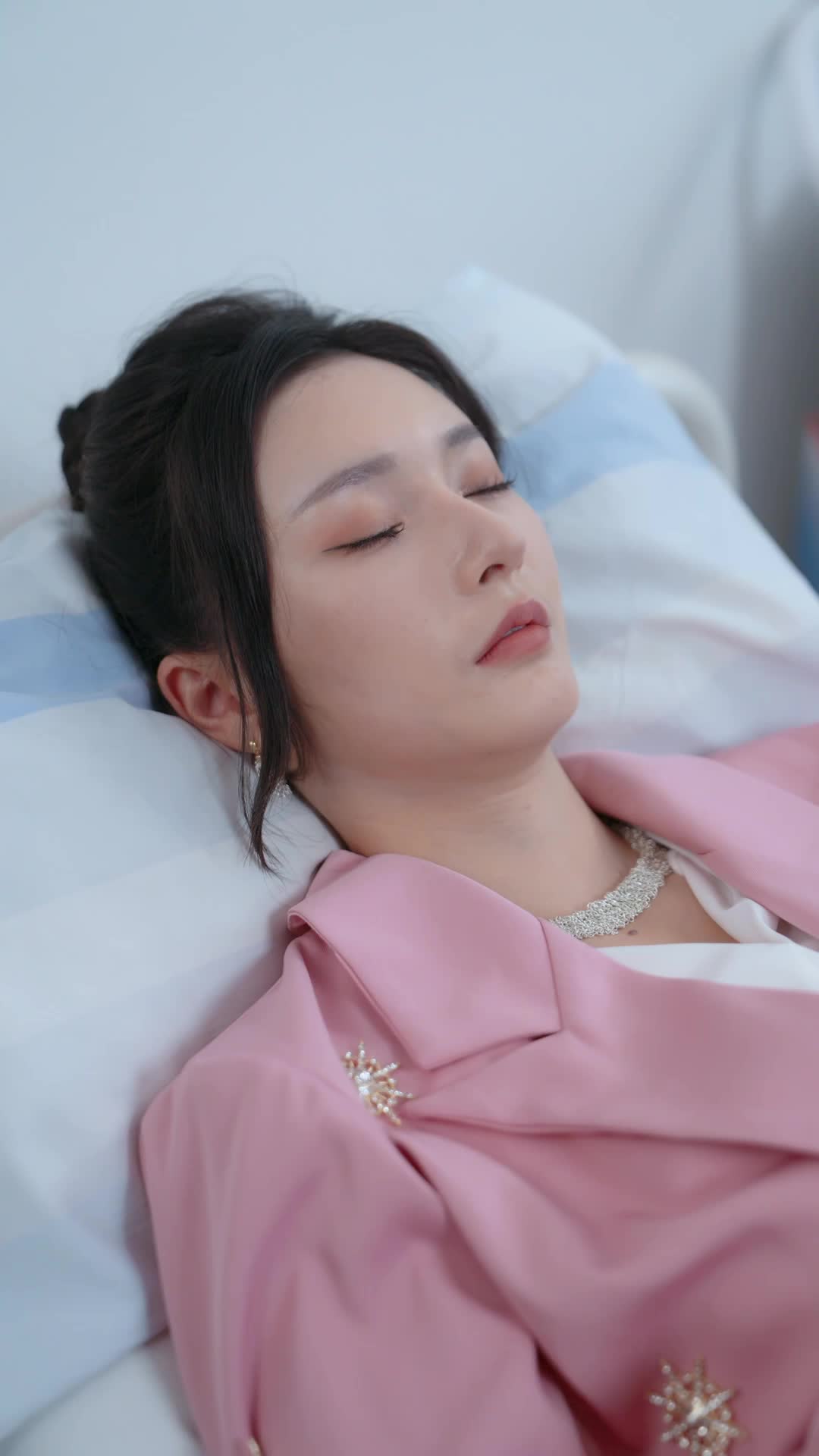 Episode 77 of The Heiress's Regret: Spoiled by Her Three Brothers