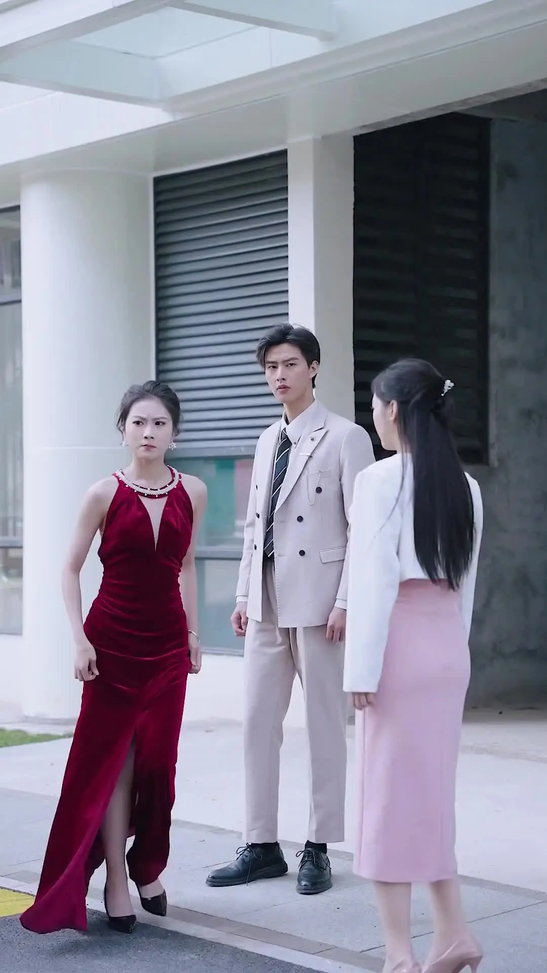 Episode 33 of The Heiress vs. The Fake