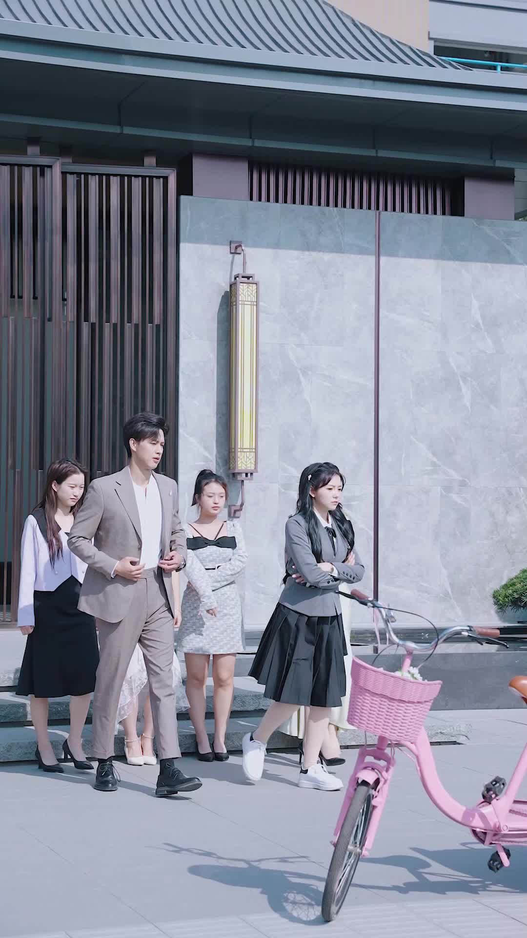 Episode 7 of The Heiress vs. The Fake