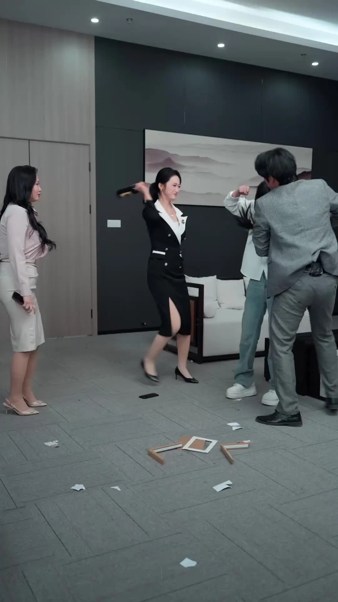 Episode 13 of The Heiress You Don't Touch