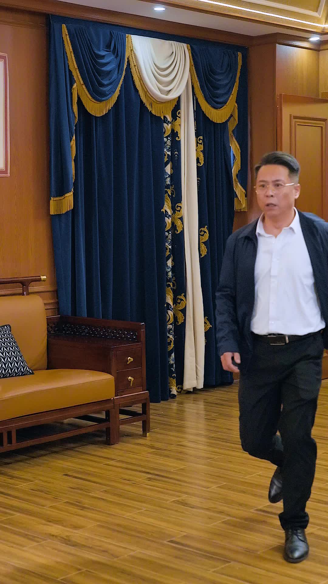 Episode 2 of The Housewife Was Their Legendary Professor