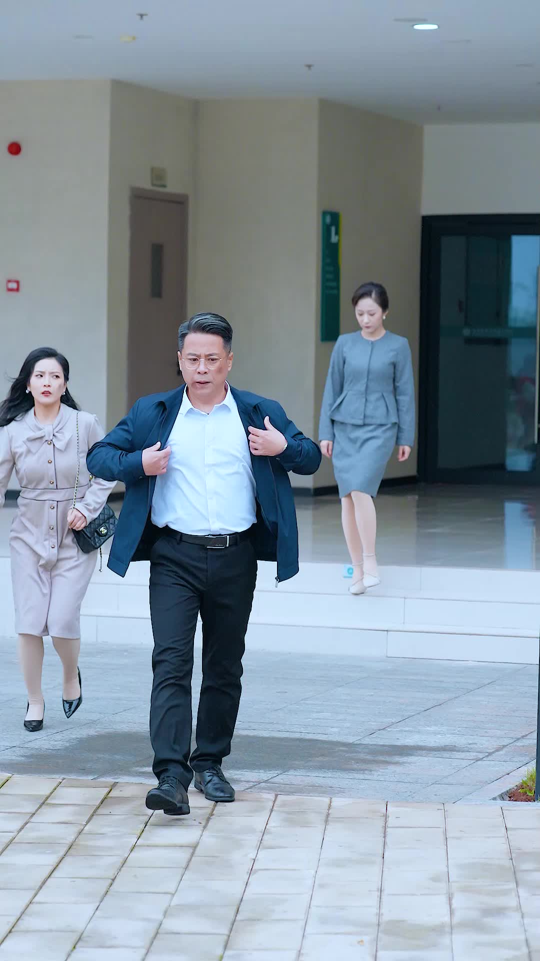 Episode 53 of The Housewife Was Their Legendary Professor