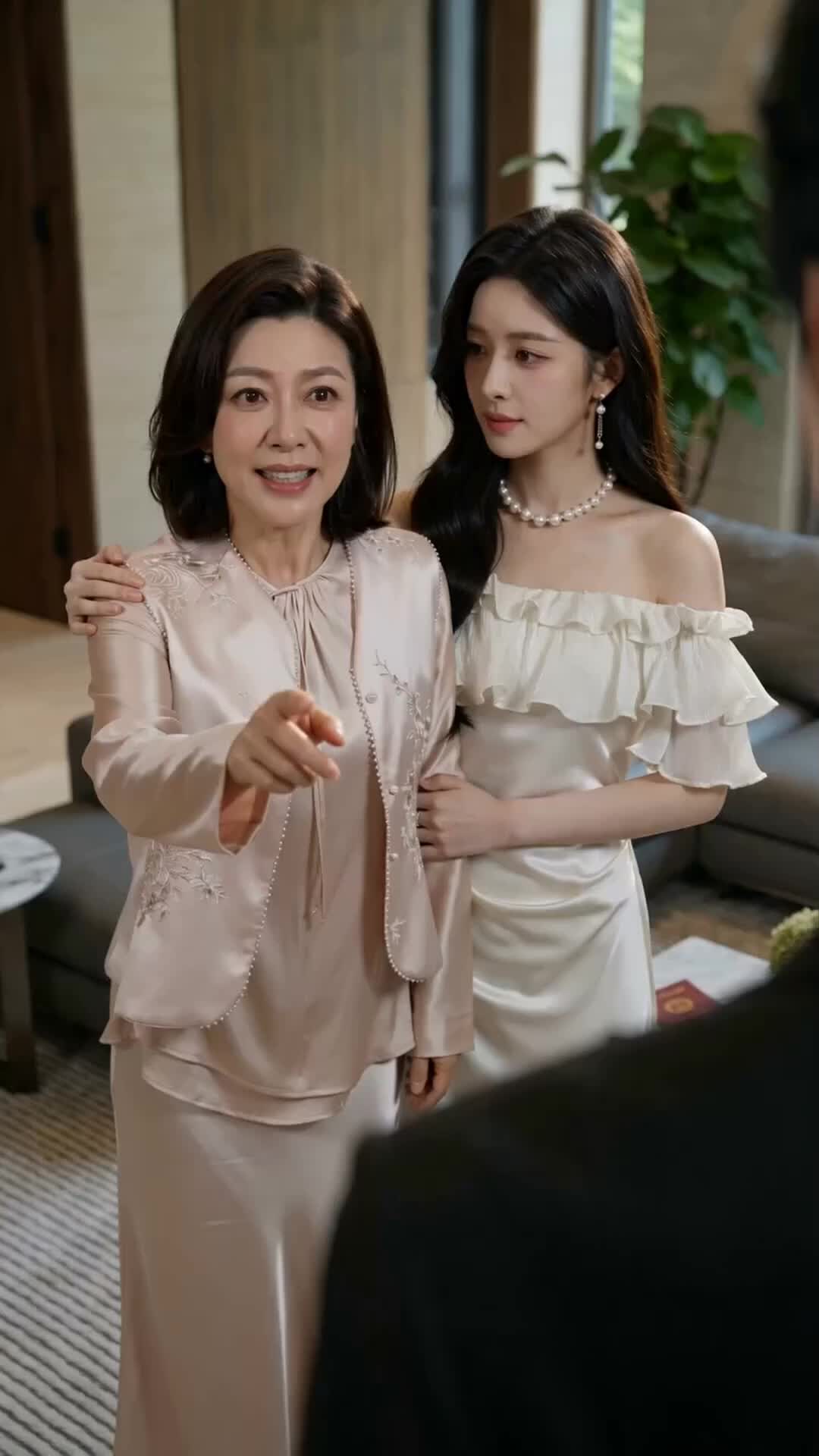 Episode 10 of The Landlady and Her "Broke" Husband