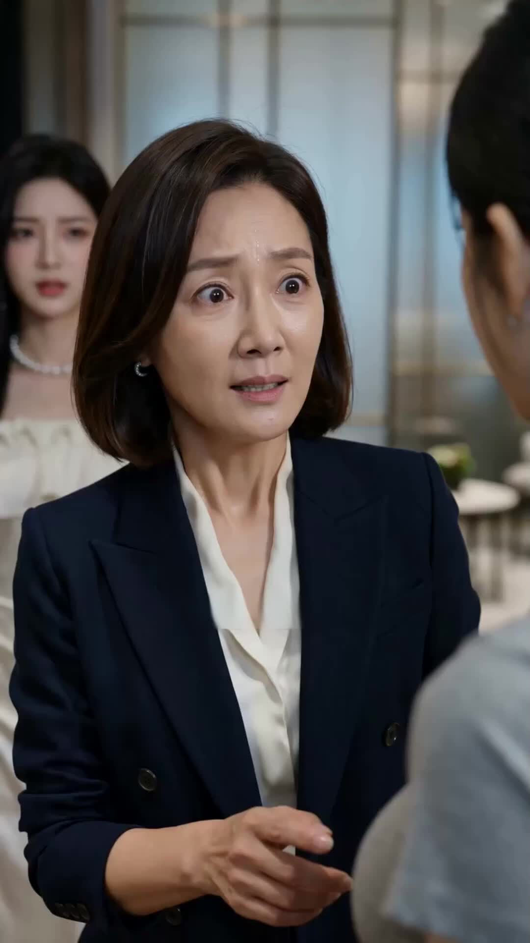 Episode 32 of The Landlady and Her "Broke" Husband