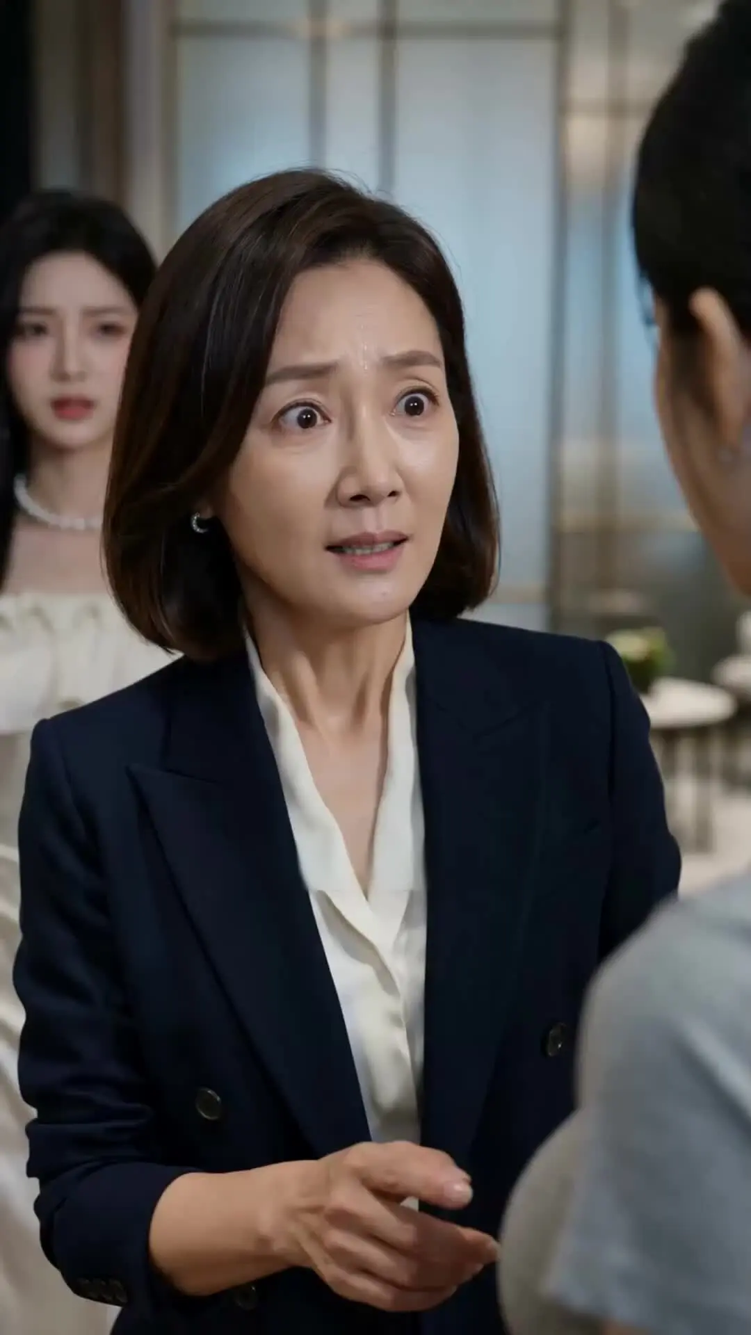 Episode 32 of The Landlady and Her "Broke" Husband