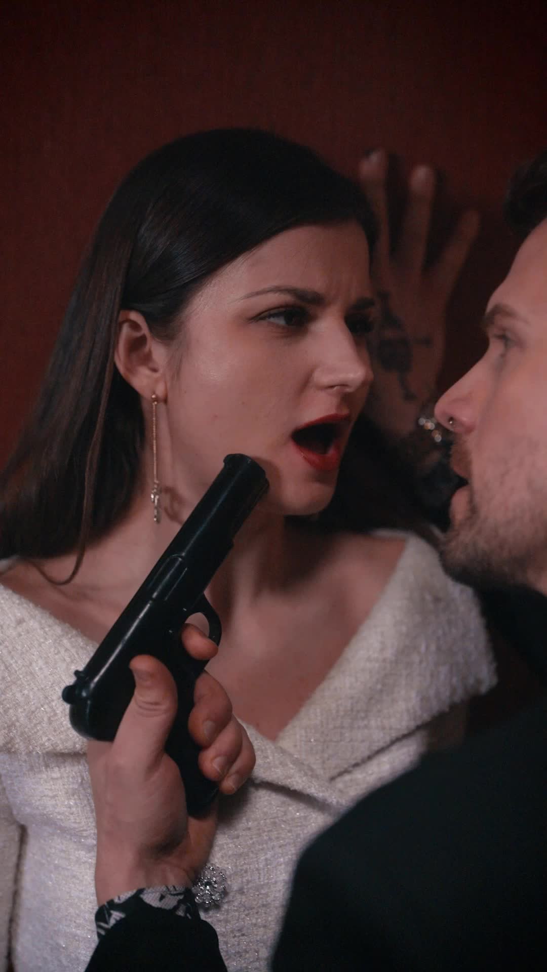 Episode 44 of The Mafia Boss Has a Gun, Darling Don't Run