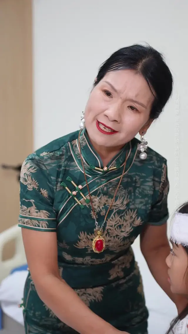 Episode 12 of The Nanny: A Crow in Swan's Feathers