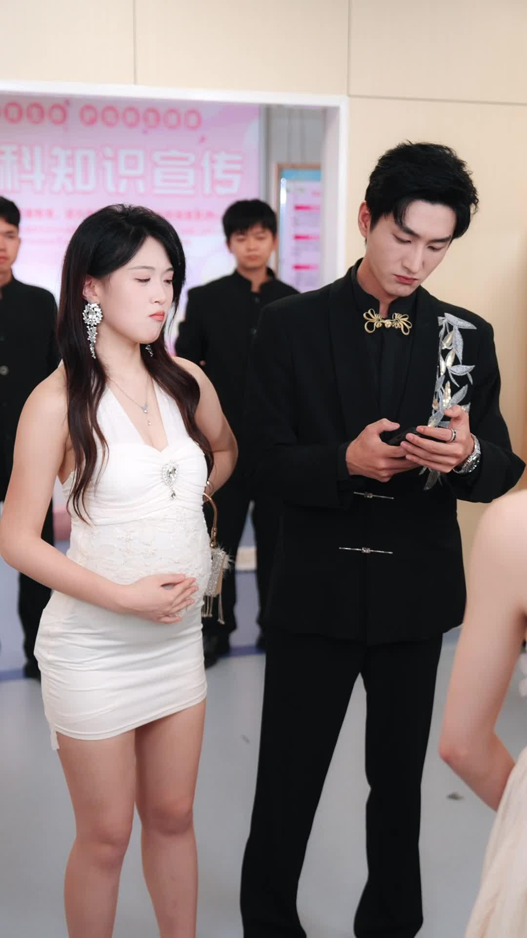 Episode 27 of The Pregnant Heiress Takes It All