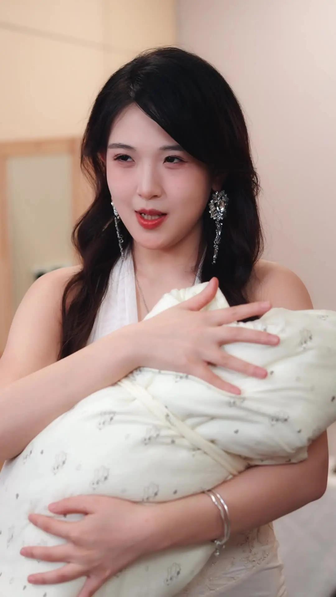 Episode 44 of The Pregnant Heiress Takes It All